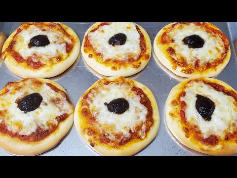 طريقة تحضير اقراص البيتزا (العجينة والصلصة)  Best Mini Pizza Recipe (Dough and Sauce)