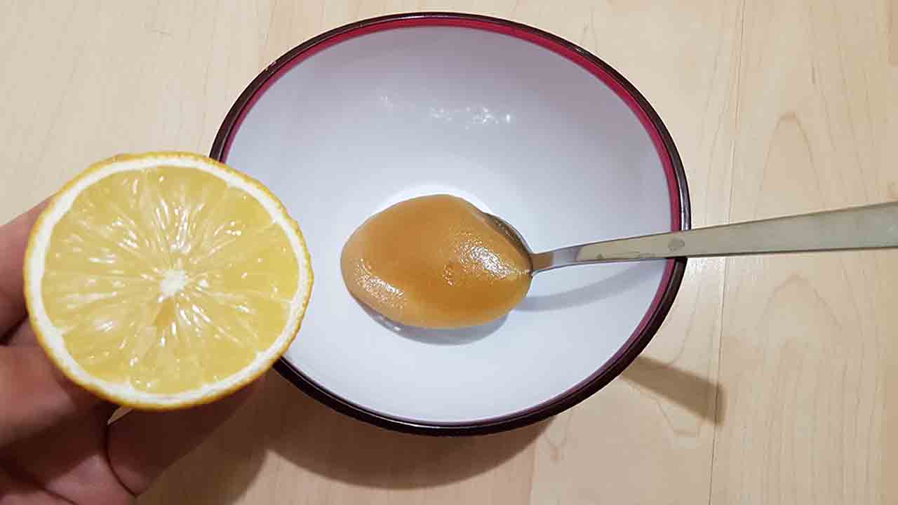 ماسك العسل والليمون لتفتيح البشرة
